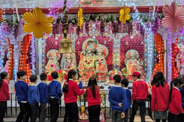 Primary school children visiting Hindu Temple